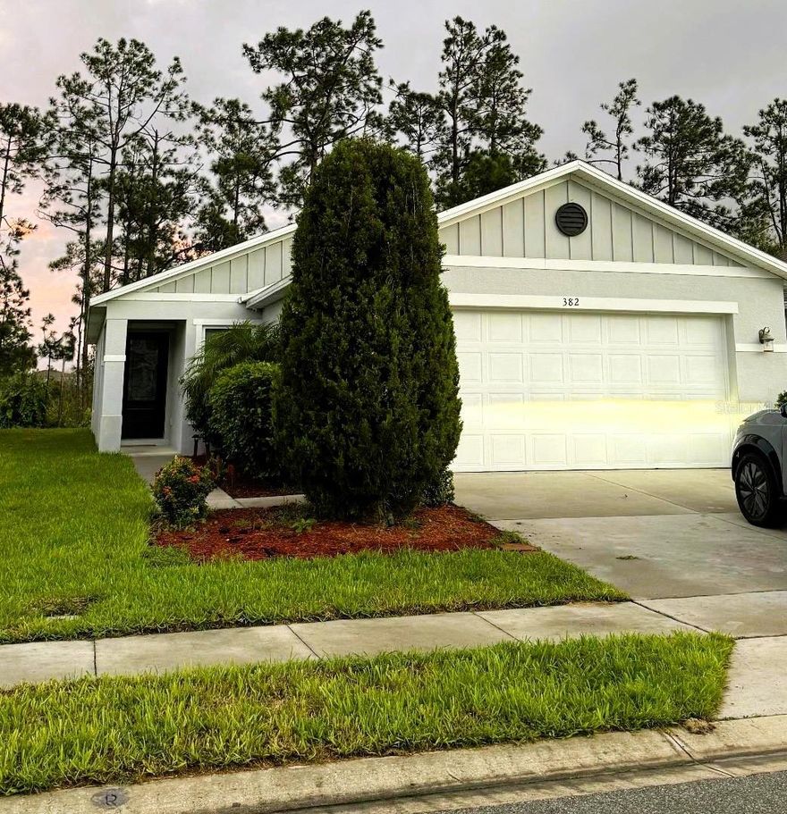 Beautiful 4-bedroom, 2-bath single-family home. This property features a bright open floor plan, a modern kitchen, and a spacious car garage. The community offers tranquility and privacy, yet remains close to shopping, dining, and major highways. Perfect for families or investors seeking long-term or short-term rental potential.
Contact the listing agent for details or to schedule your private tour.
Please include proof of funds or pre-approval with all offers. The buyer is responsible for verifying all room measurements and community information.