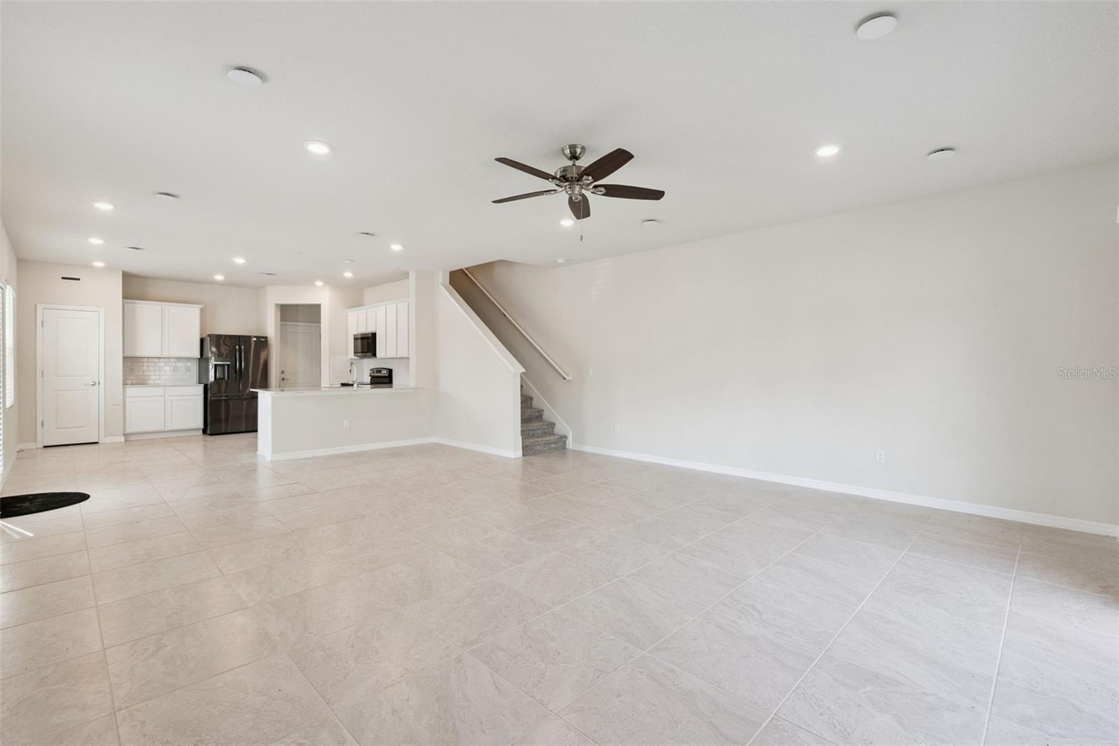 4501 SPARKLING SHELL AVENUE