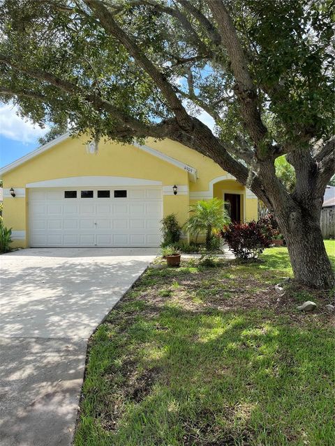 A home in PALMETTO