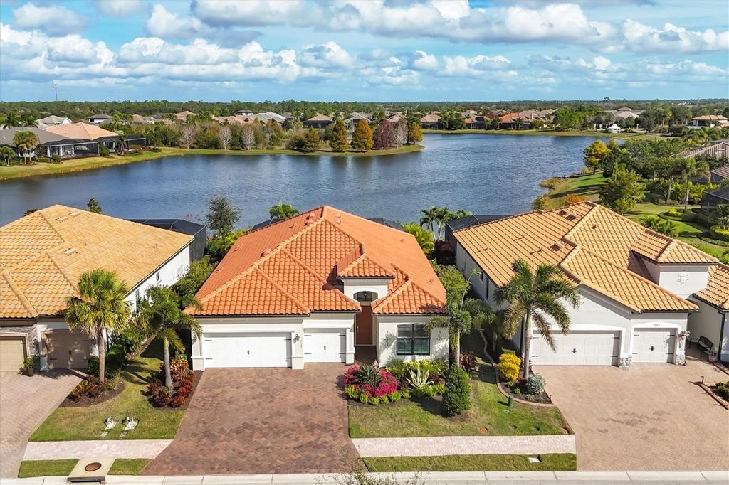 Photo of 7047 Highgate Lane, Lakewood Ranch, FL 34202 (MLS # A4676626)