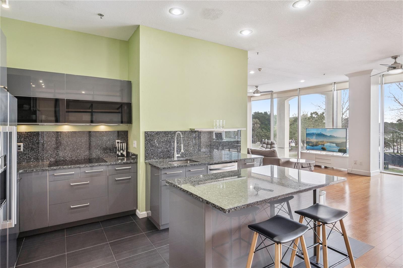 METROPOLITAN/LK EOLA - Residential Lease