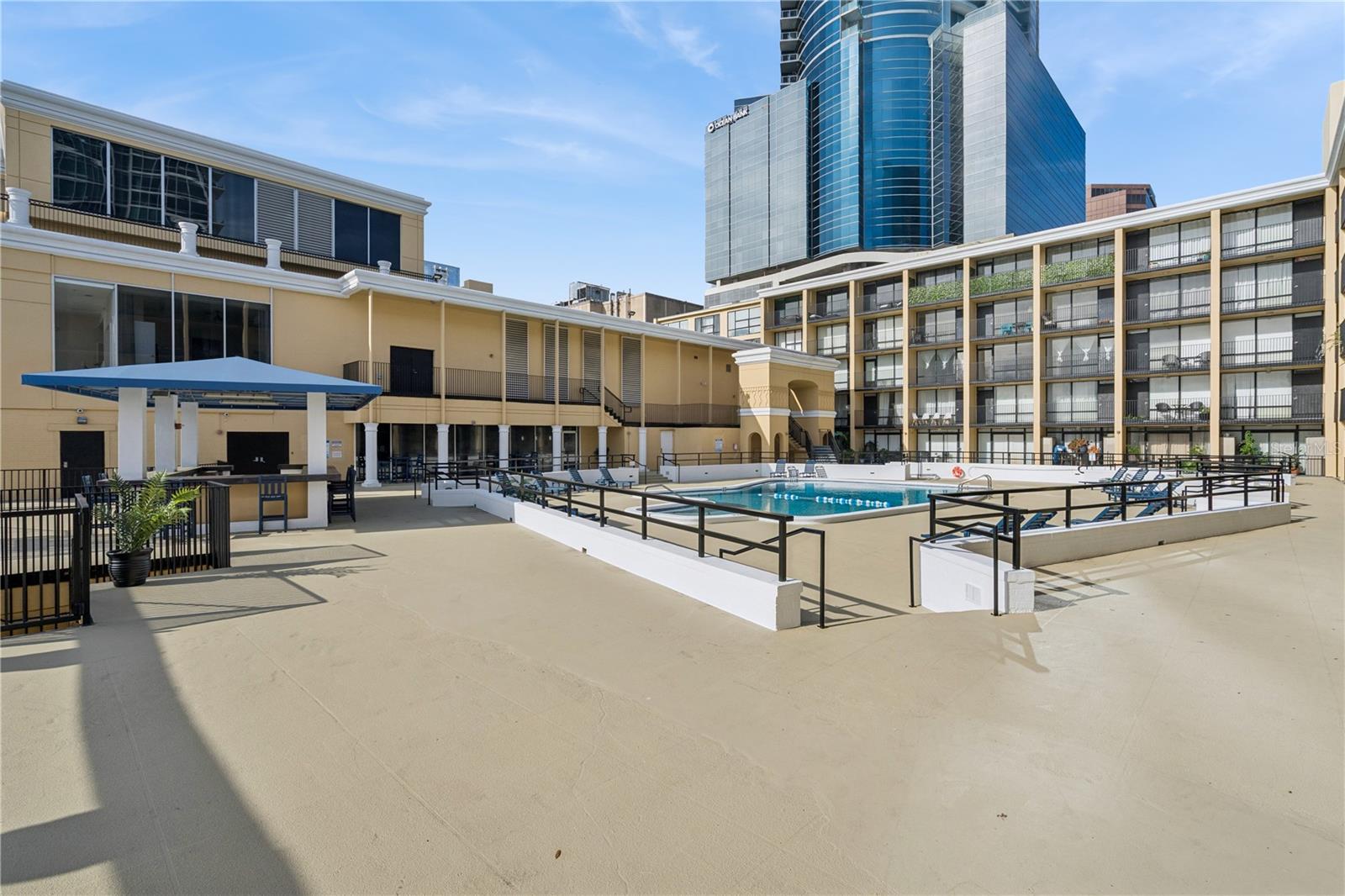 METROPOLITAN/LK EOLA - Residential Lease