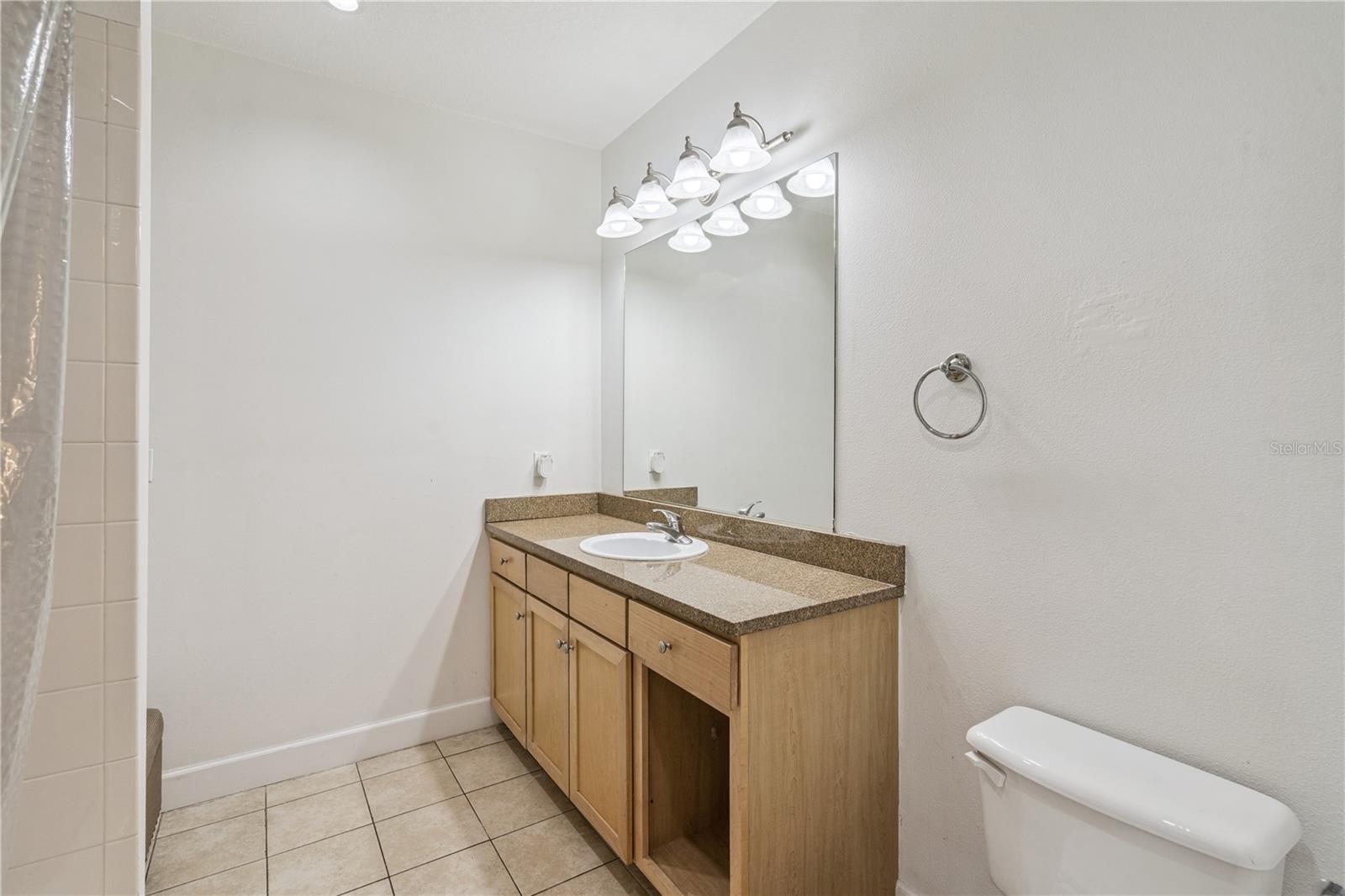 METROPOLITAN/LK EOLA - Residential Lease