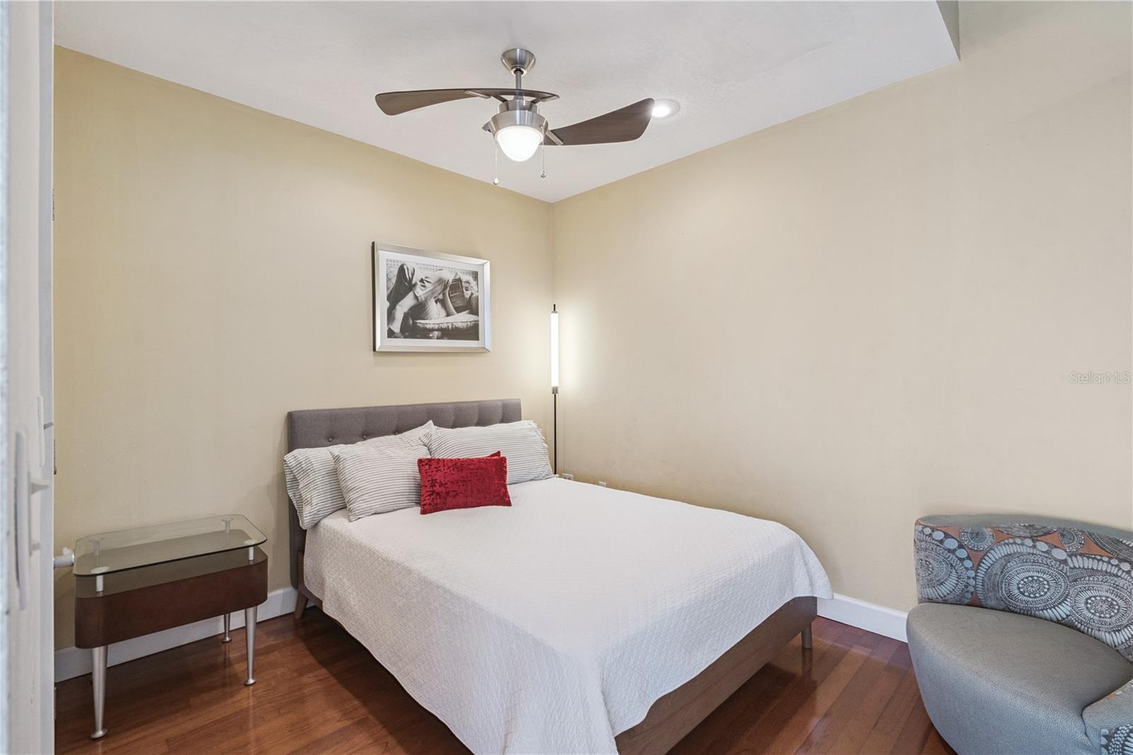 METROPOLITAN/LK EOLA - Residential Lease