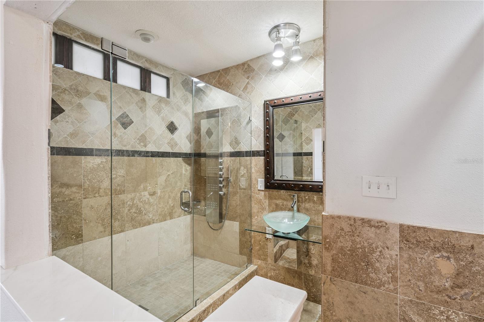 METROPOLITAN/LK EOLA - Residential Lease