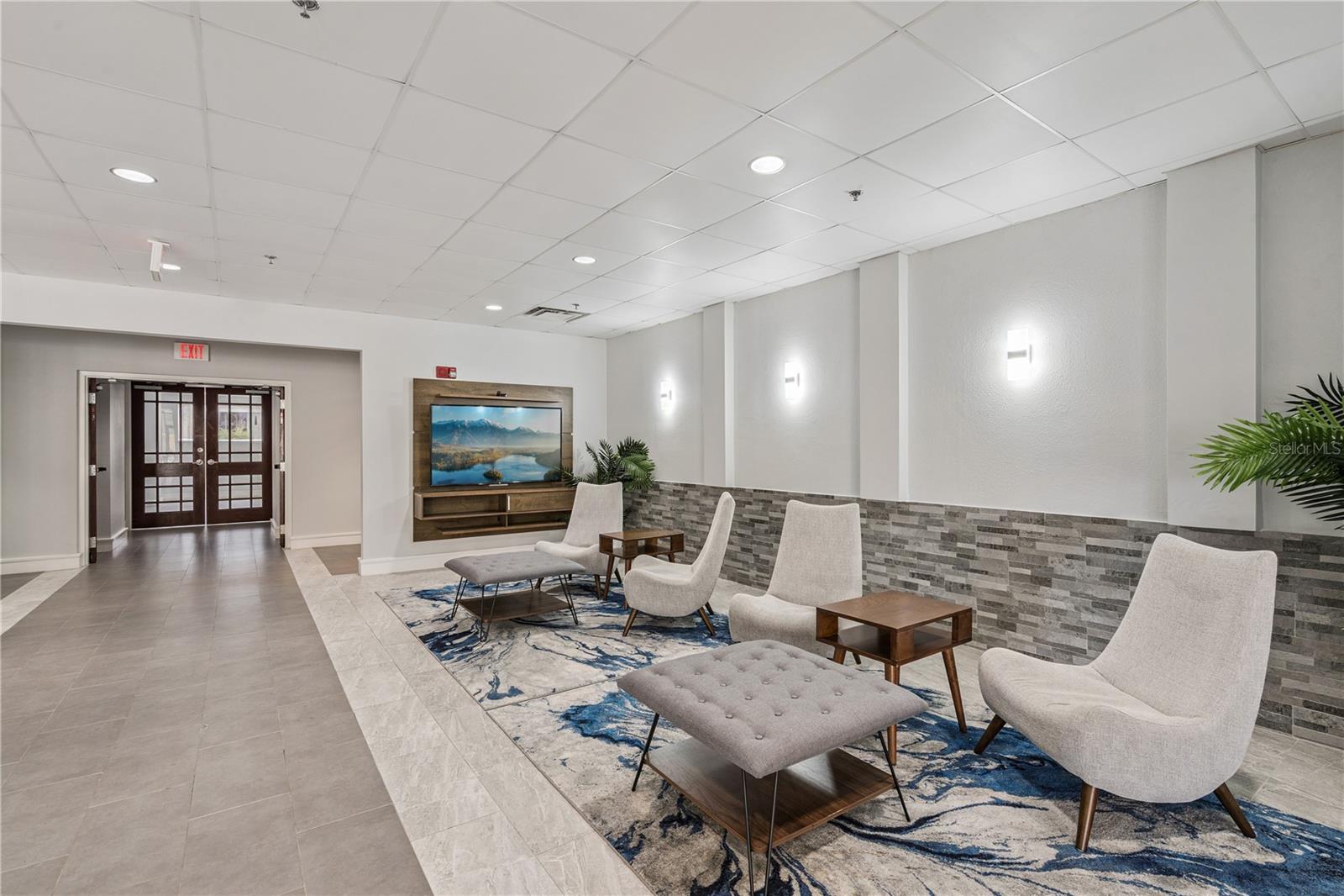 METROPOLITAN/LK EOLA - Residential Lease