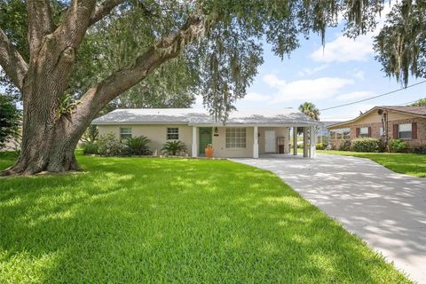 A home in DELAND