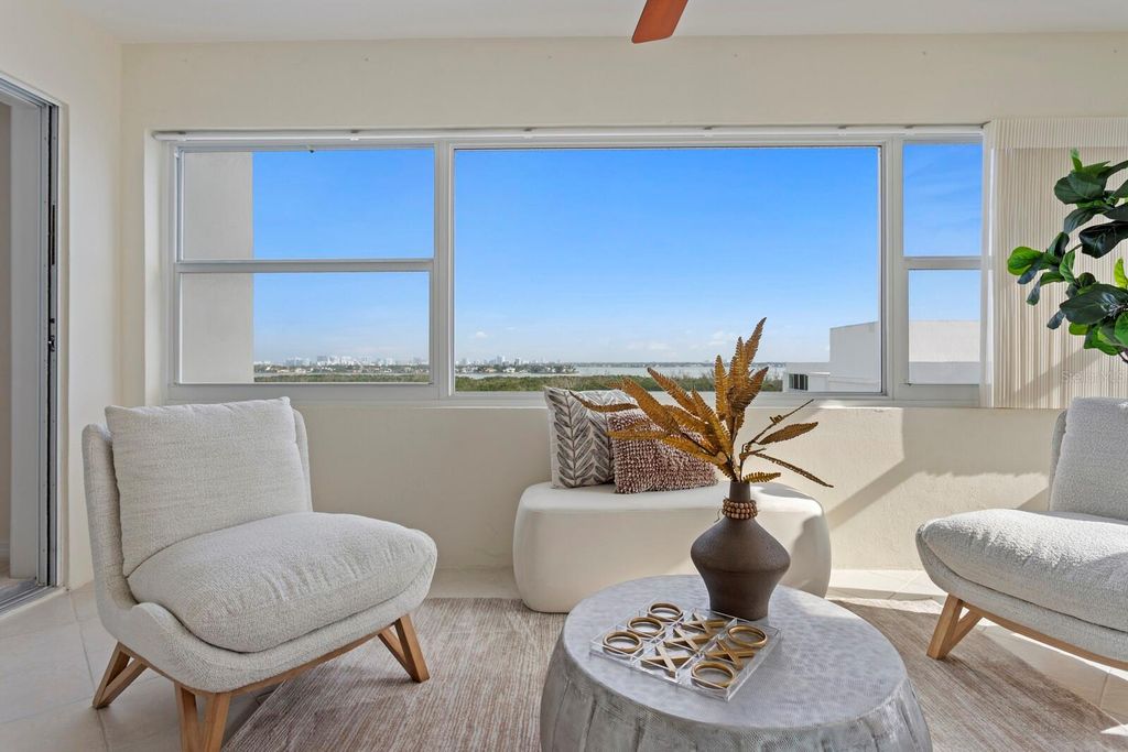 Photo of 1750 Benjamin Franklin Drive #9G, Sarasota, FL 34236 (MLS # A4670769)