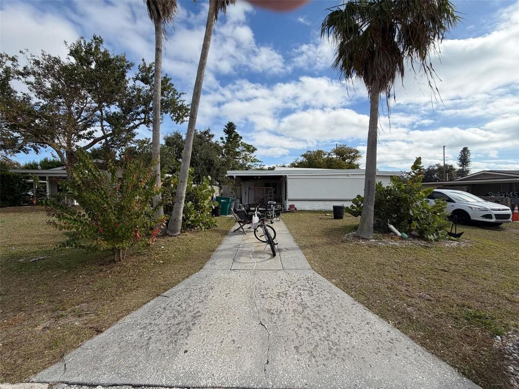 Photo of 5165 104th Way N, St Petersburg, FL 33708 (MLS # O6366812)