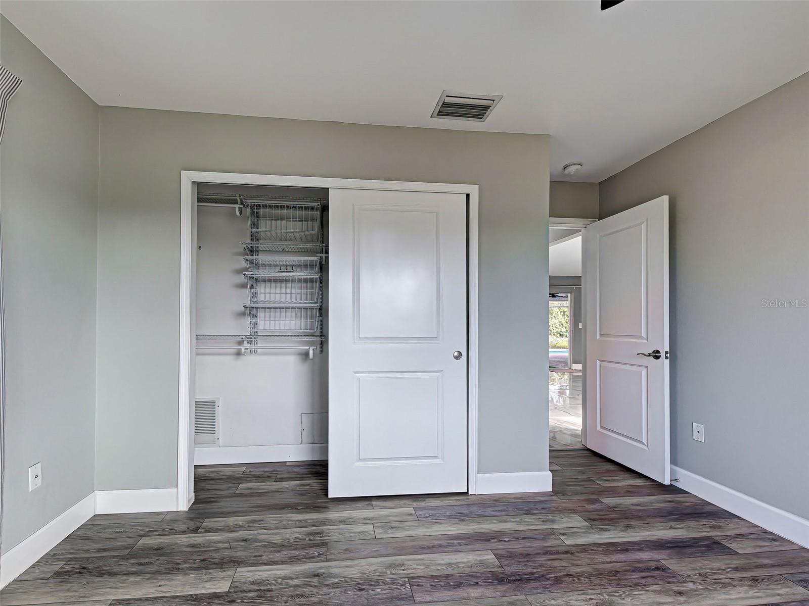 HOURGLASS LAKE ESTATES - Residential