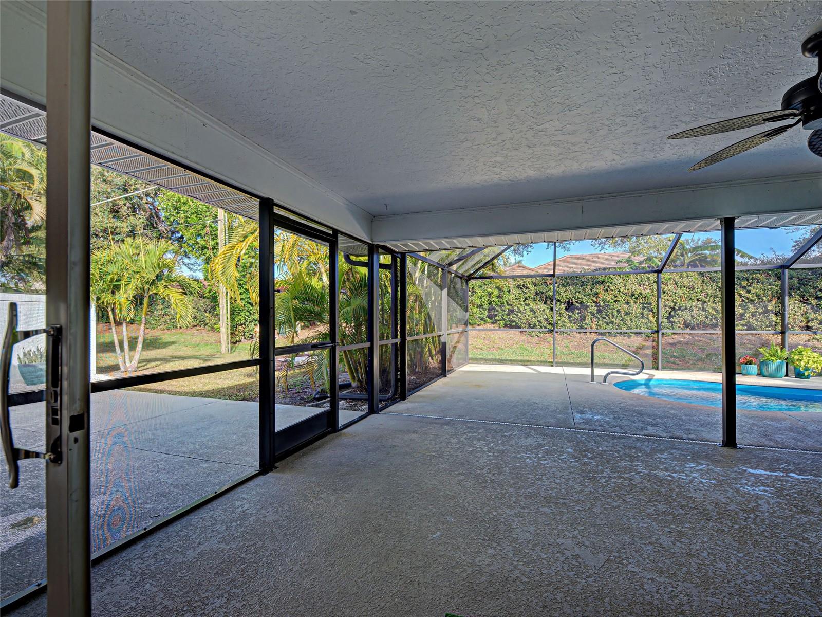 HOURGLASS LAKE ESTATES - Residential