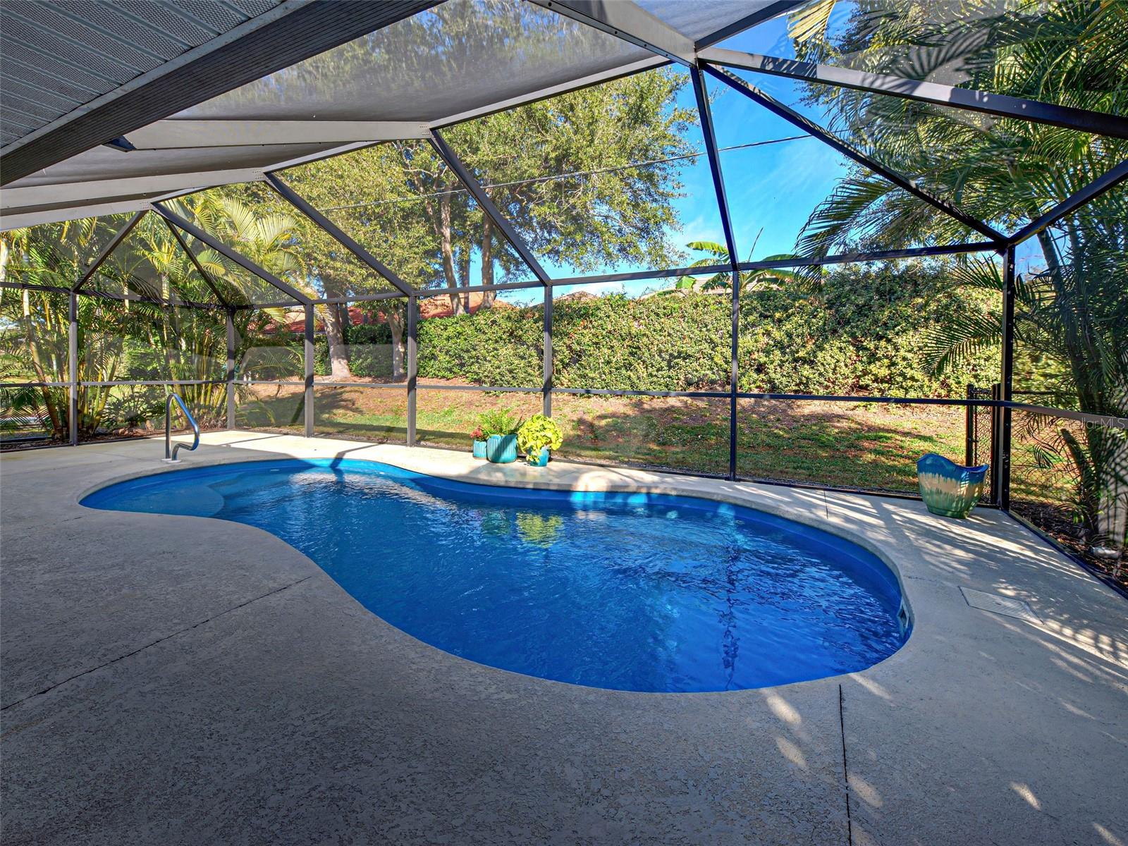 HOURGLASS LAKE ESTATES - Residential