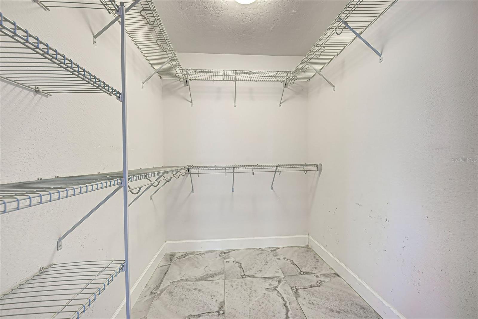 HOURGLASS LAKE ESTATES - Residential