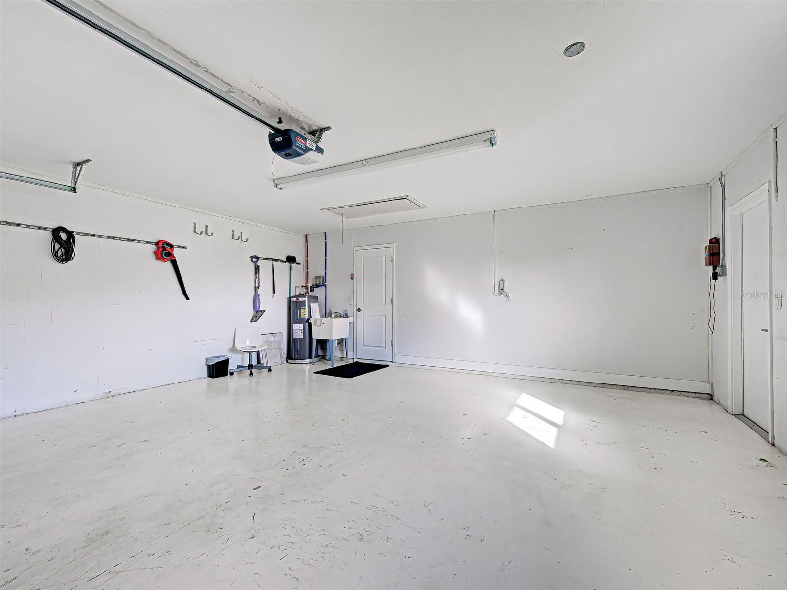 HOURGLASS LAKE ESTATES - Residential