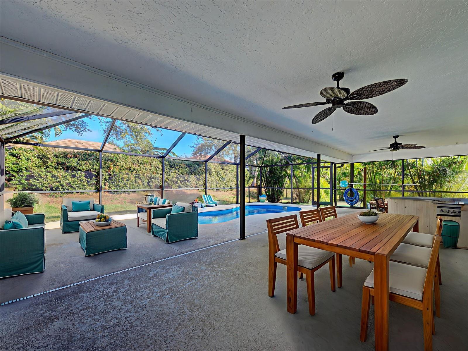 HOURGLASS LAKE ESTATES - Residential