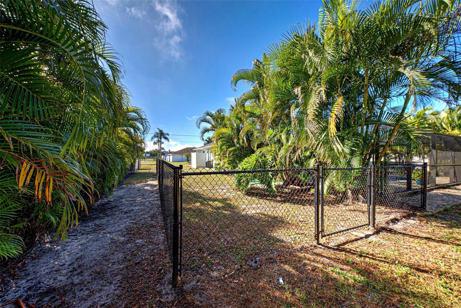 HOURGLASS LAKE ESTATES - Residential