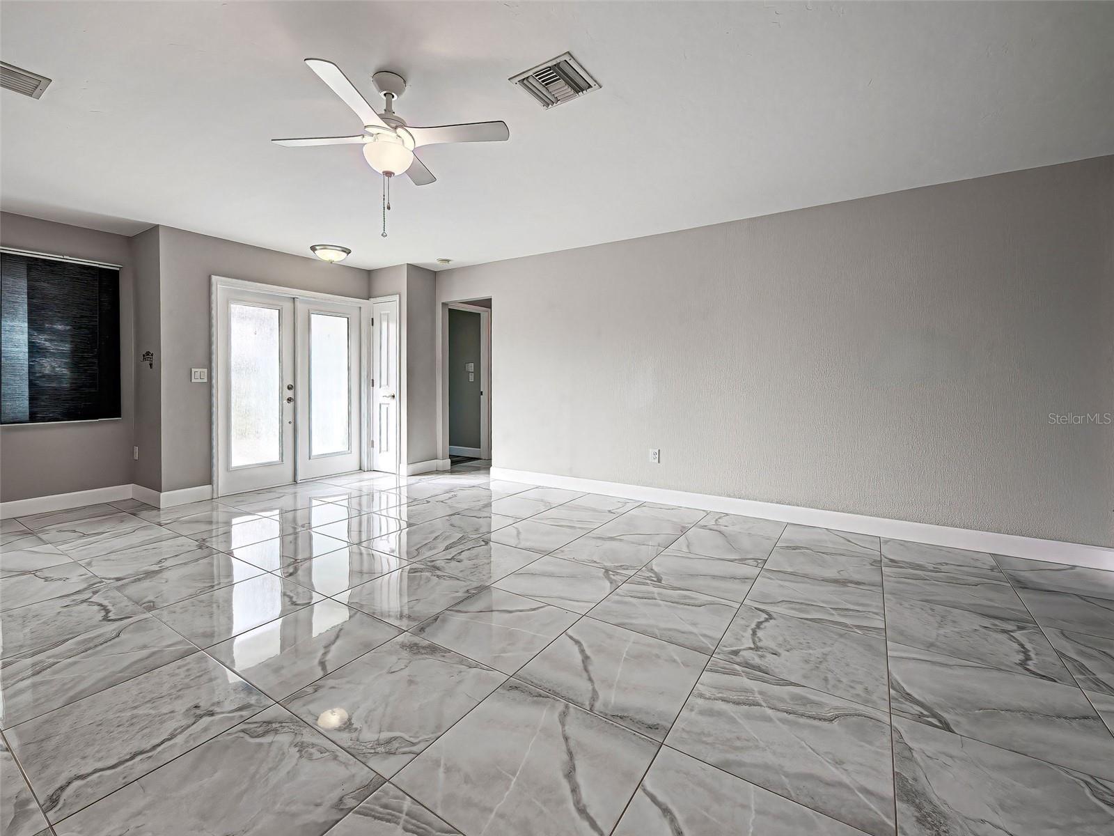 HOURGLASS LAKE ESTATES - Residential