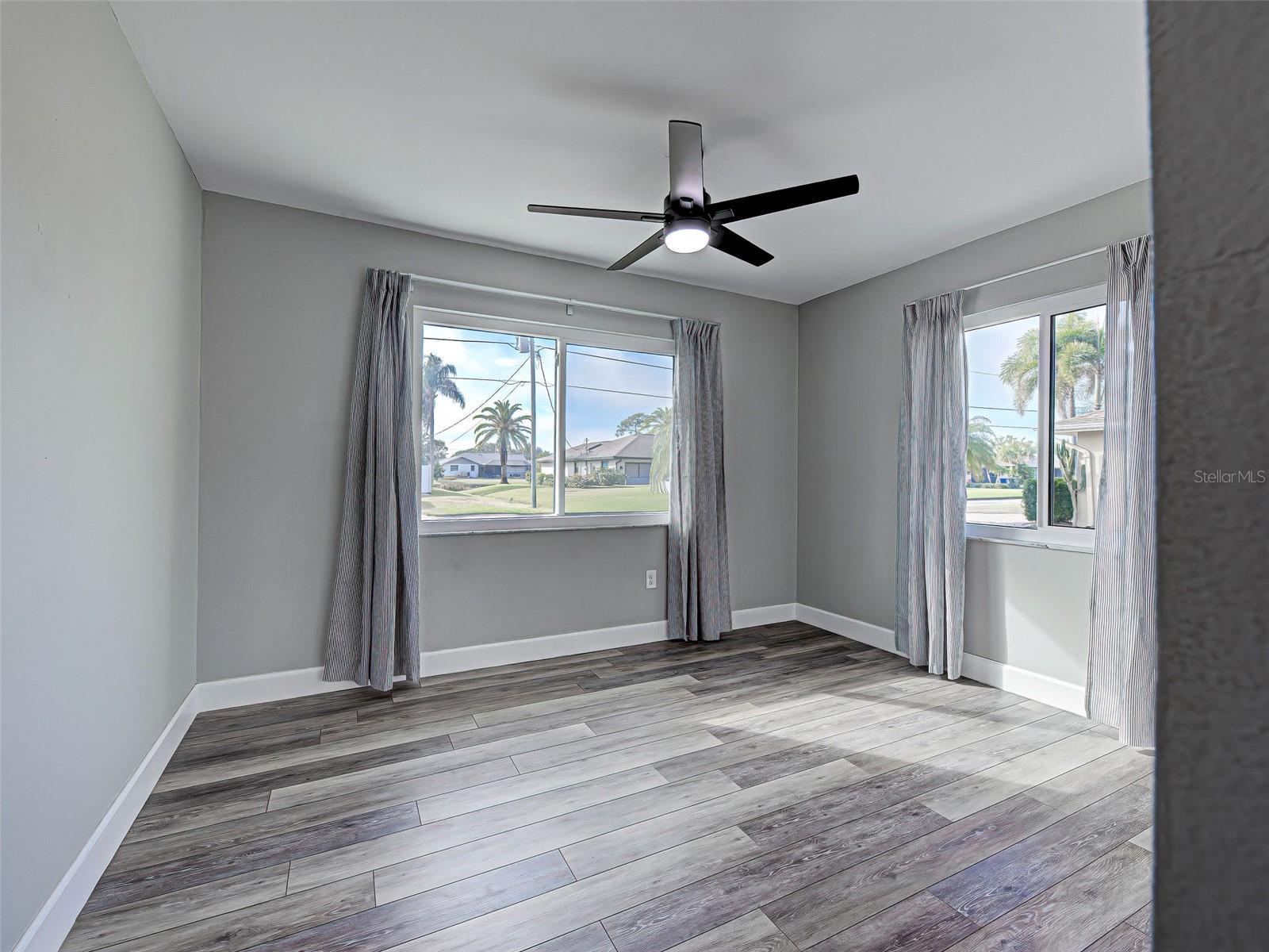 HOURGLASS LAKE ESTATES - Residential