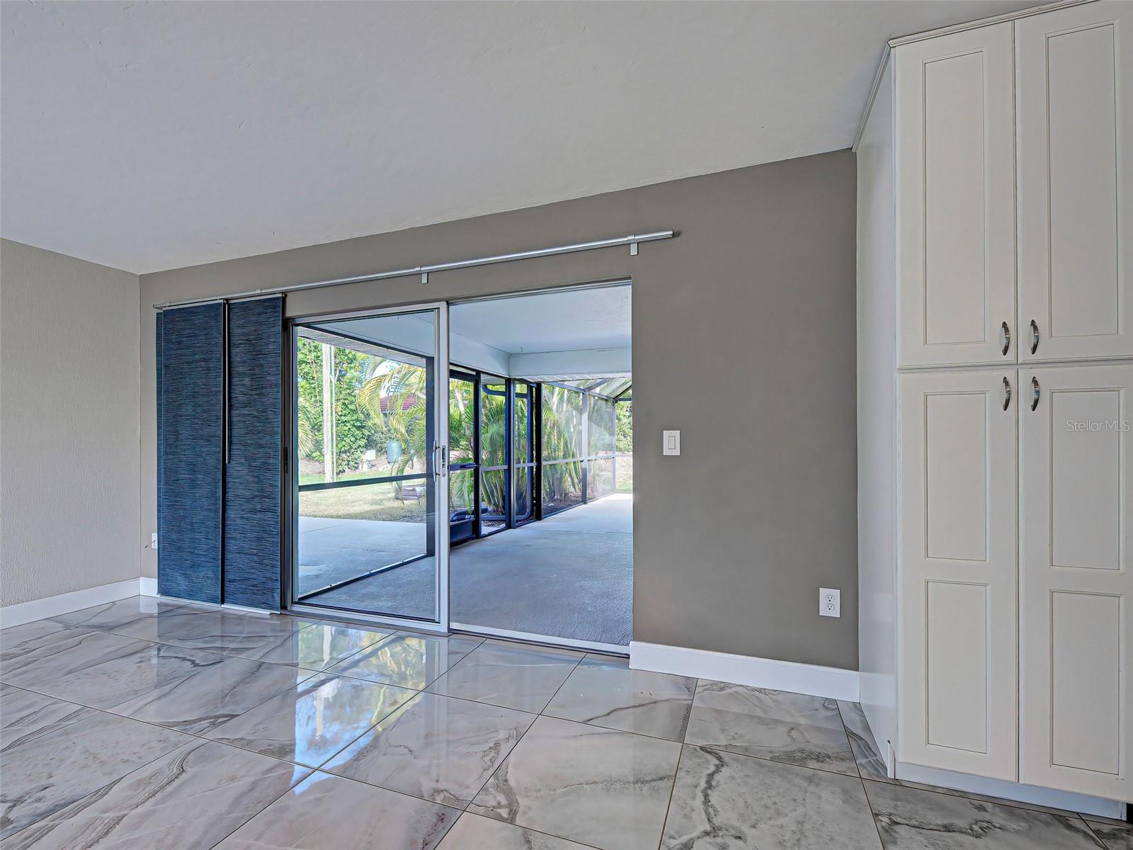 HOURGLASS LAKE ESTATES - Residential