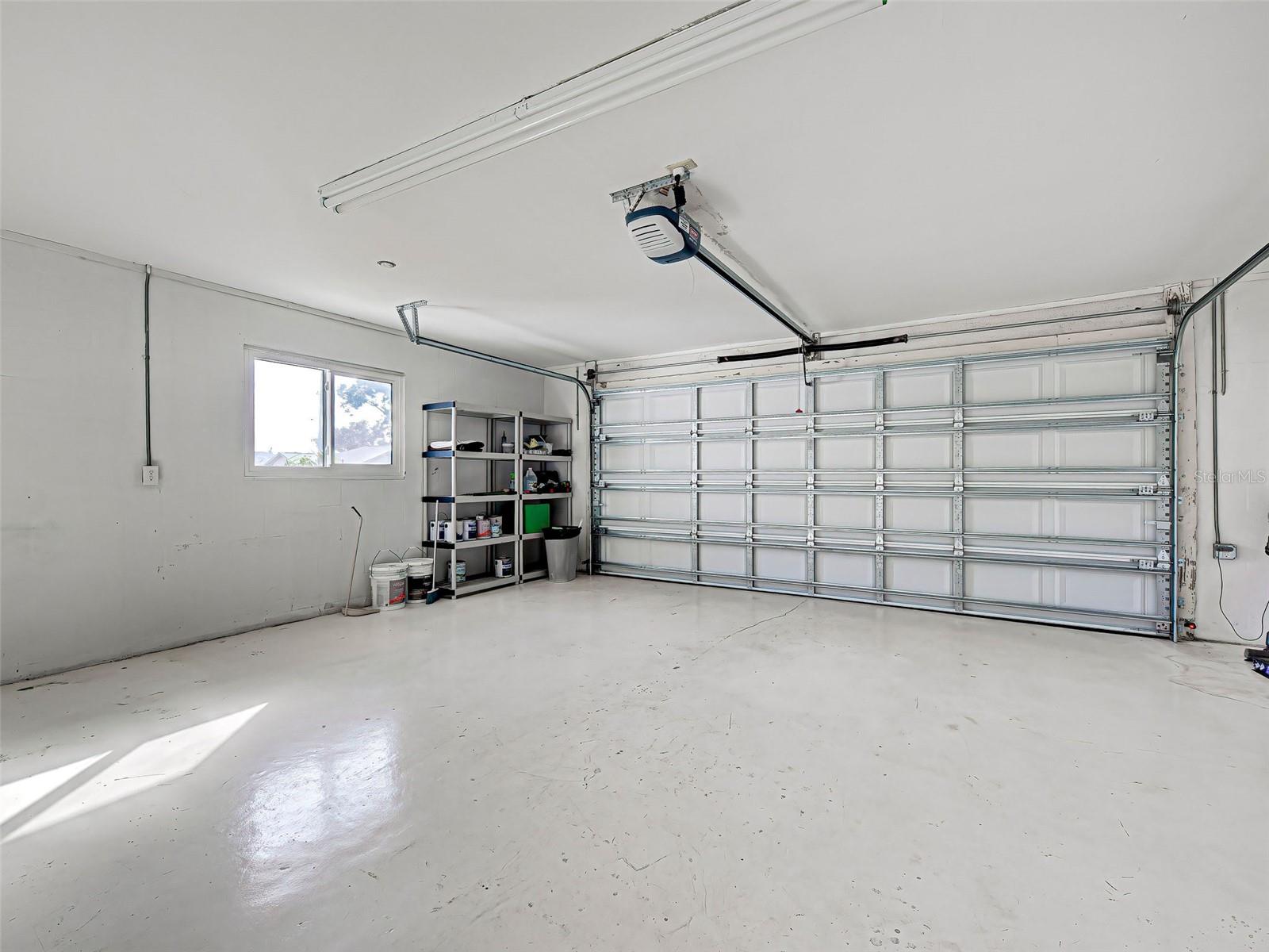 HOURGLASS LAKE ESTATES - Residential