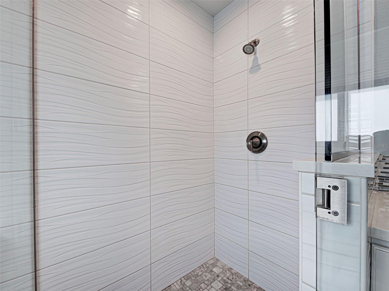 HOURGLASS LAKE ESTATES - Residential