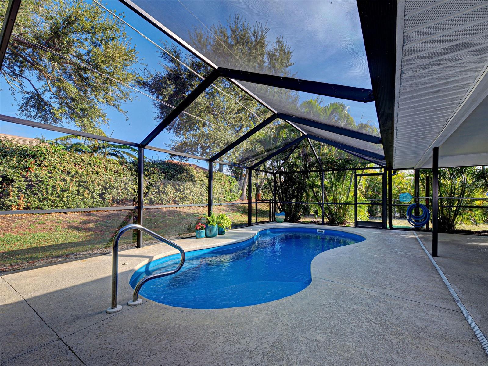 HOURGLASS LAKE ESTATES - Residential