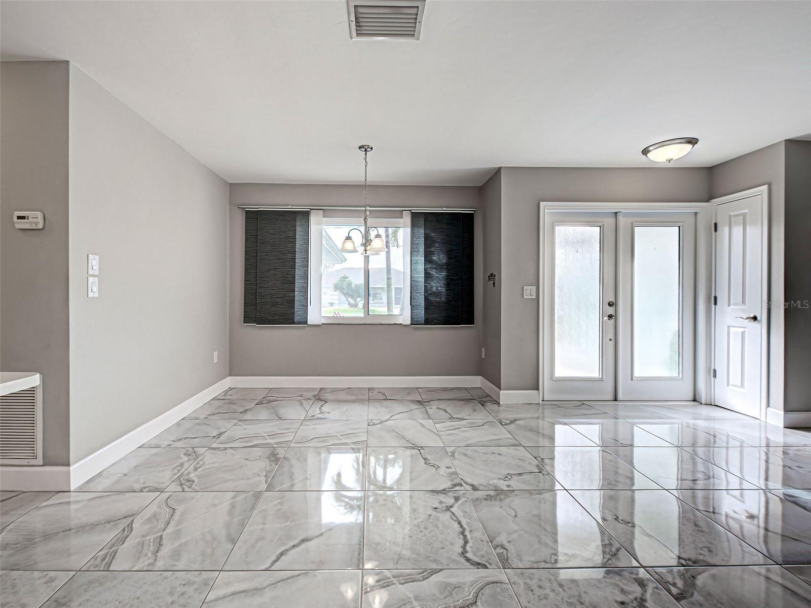 HOURGLASS LAKE ESTATES - Residential