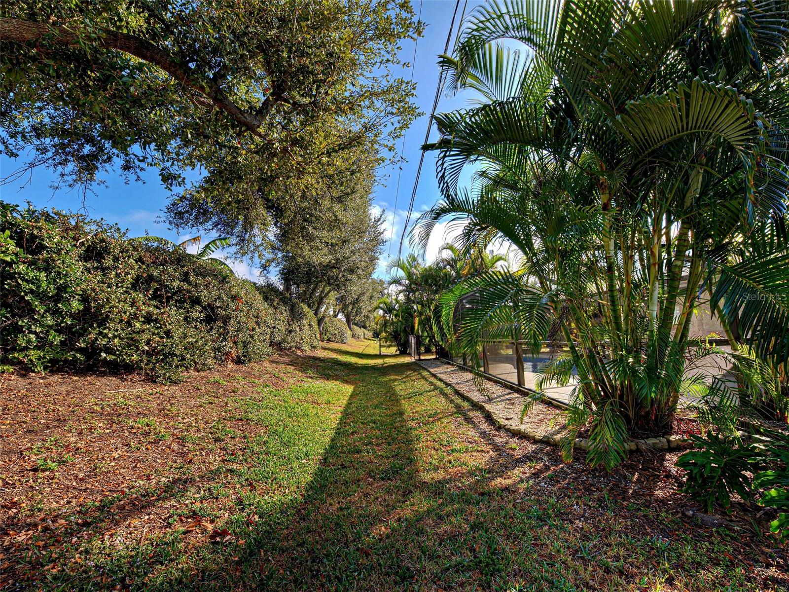 HOURGLASS LAKE ESTATES - Residential