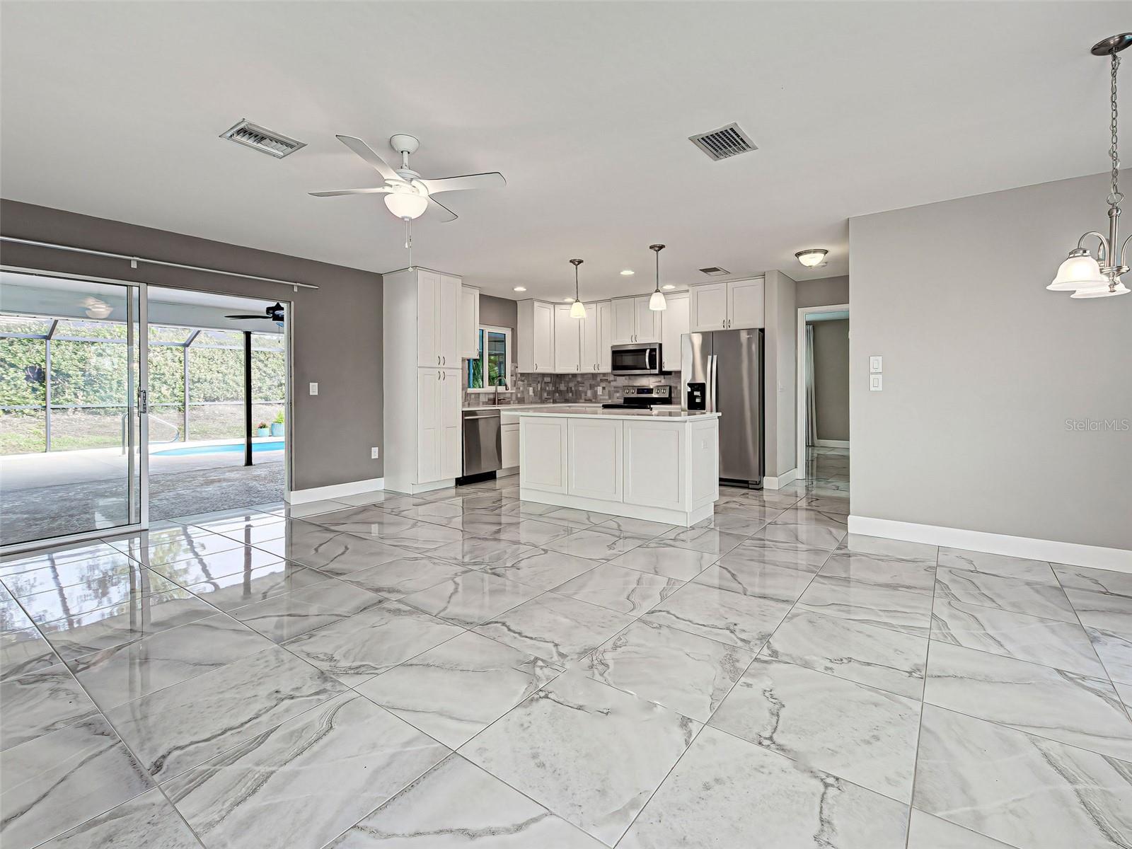 HOURGLASS LAKE ESTATES - Residential