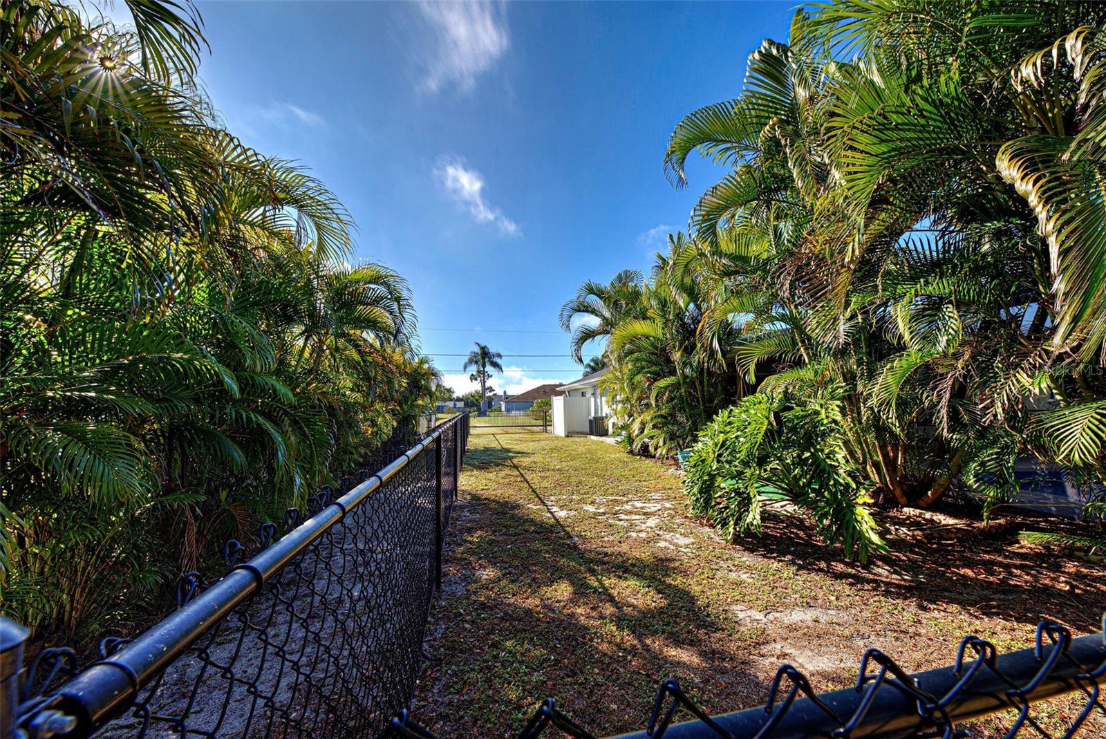 HOURGLASS LAKE ESTATES - Residential