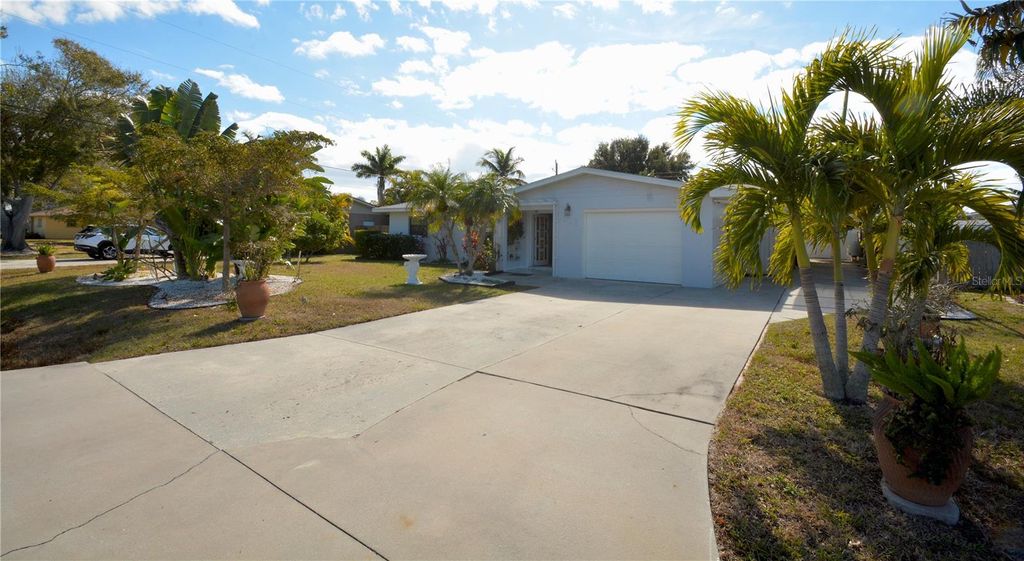 Photo of 1313 Mango Avenue, Venice, FL 34285 (MLS # A4680972)