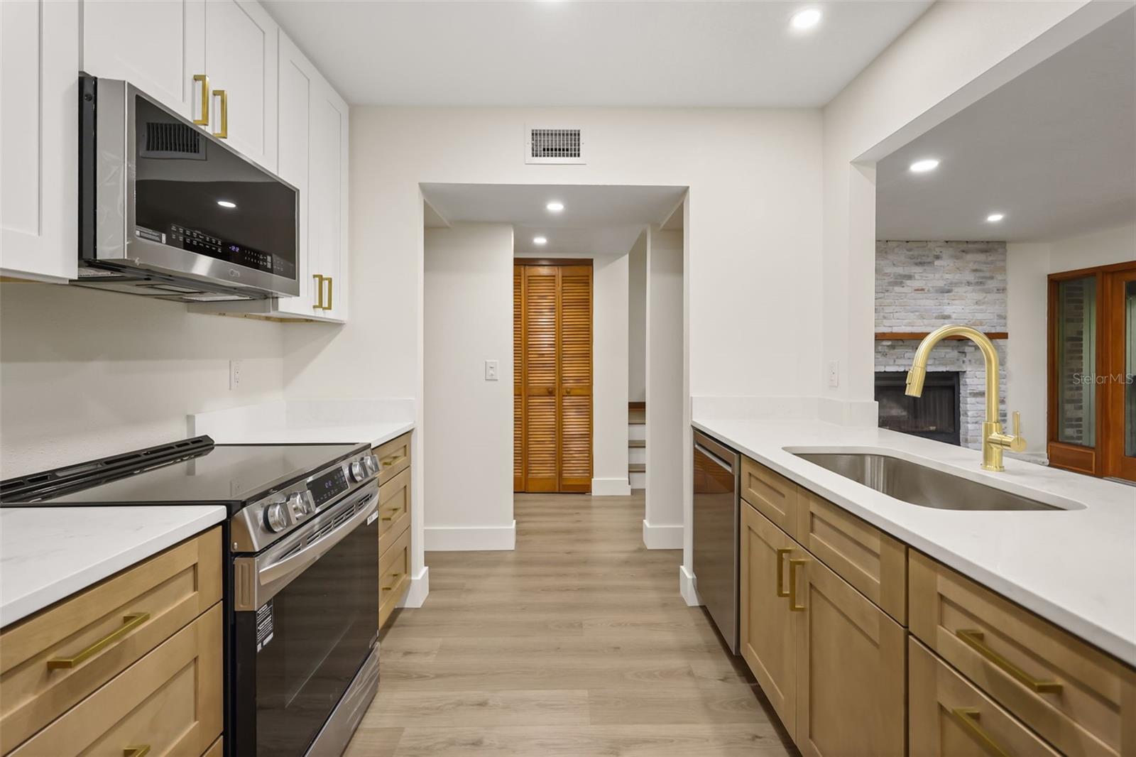 CHEROKEE PLACE CONDO PH 01 - Residential