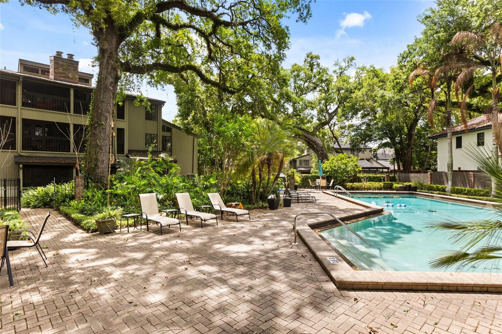 CHEROKEE PLACE CONDO PH 01 - Residential