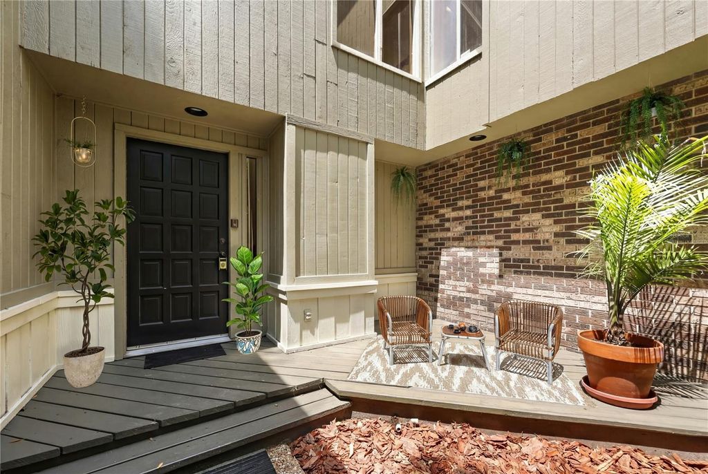 Photo of 548 S Osceola Avenue, Orlando, FL 32801 (MLS # O6406873)