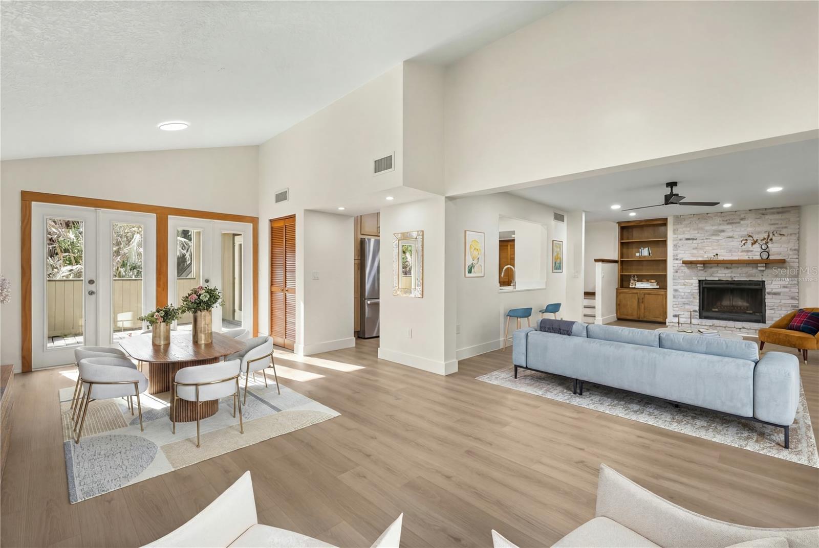 CHEROKEE PLACE CONDO PH 01 - Residential