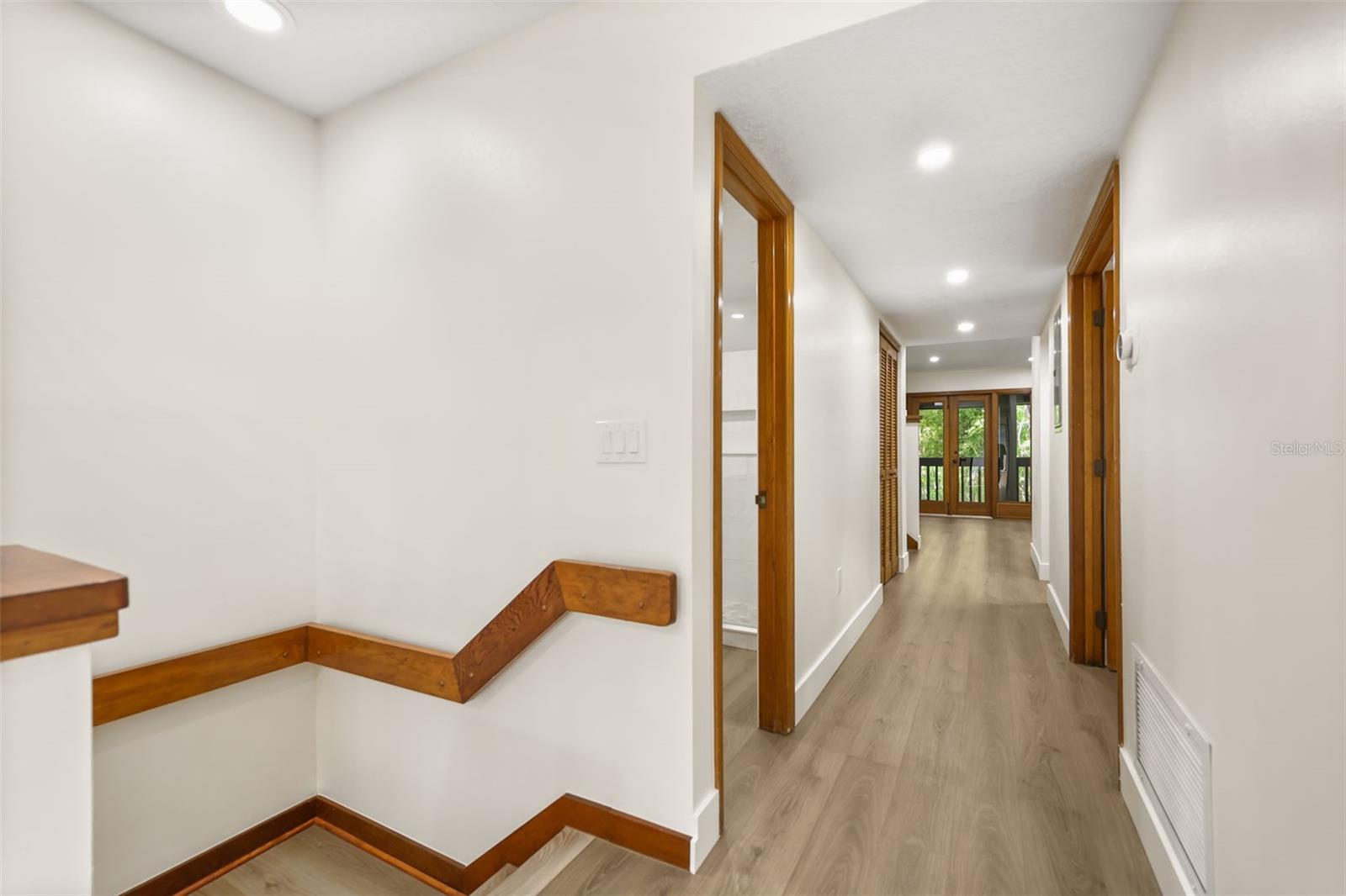 CHEROKEE PLACE CONDO PH 01 - Residential