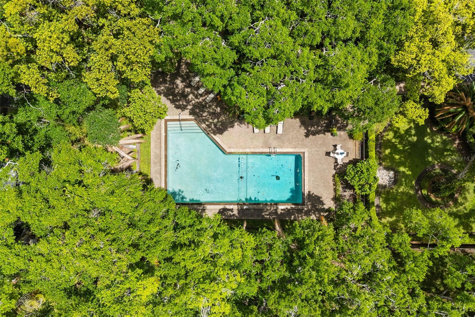 CHEROKEE PLACE CONDO PH 01 - Residential