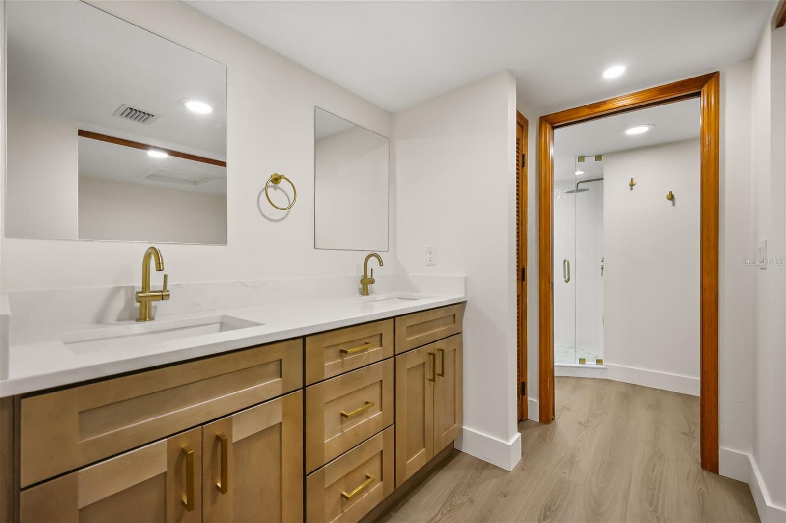 CHEROKEE PLACE CONDO PH 01 - Residential
