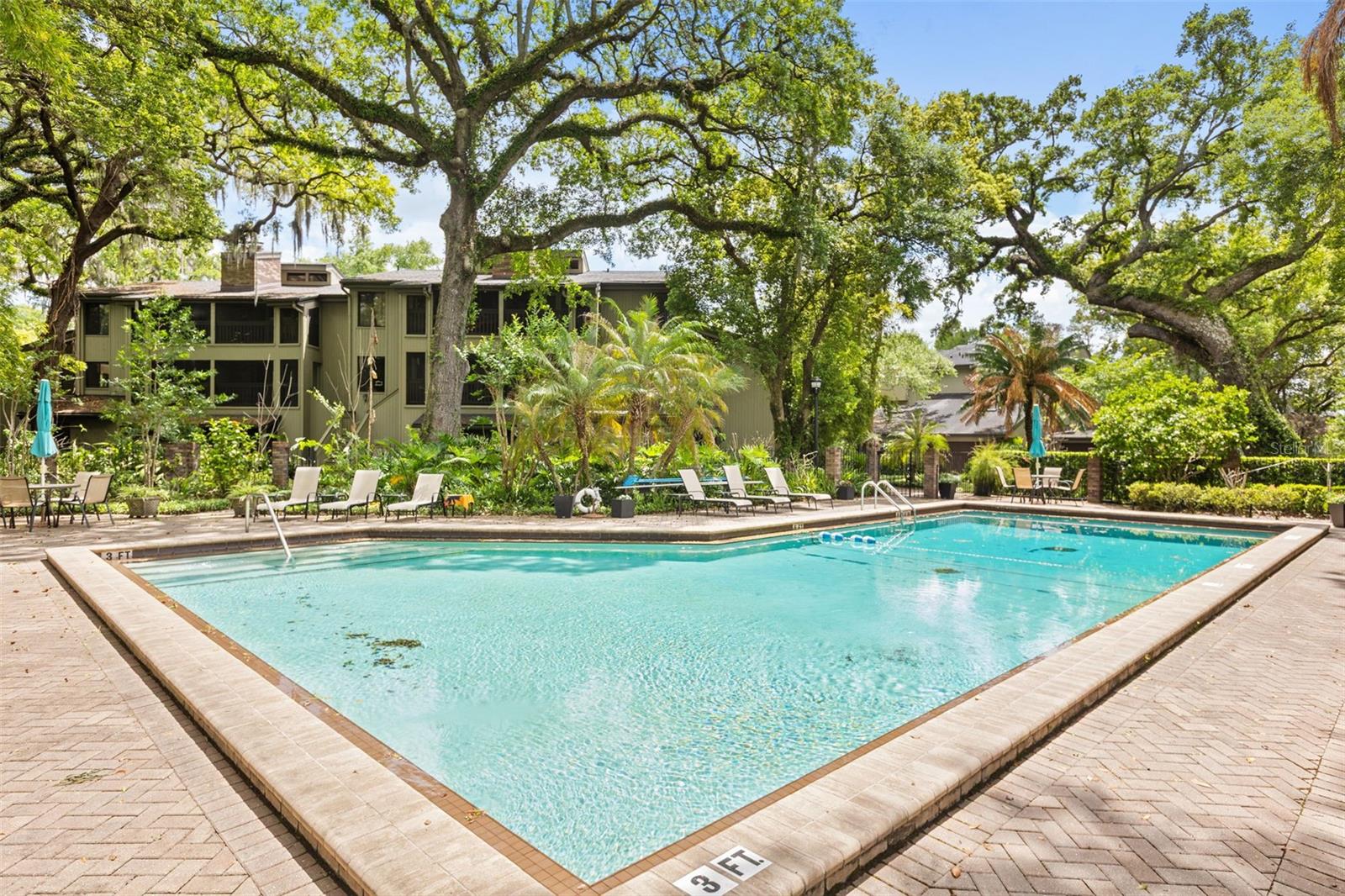 CHEROKEE PLACE CONDO PH 01 - Residential