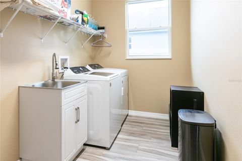 Tiny photo for 36452 Grand Island Oaks Circle, Grand Island, FL 32735 (MLS # G5108995)