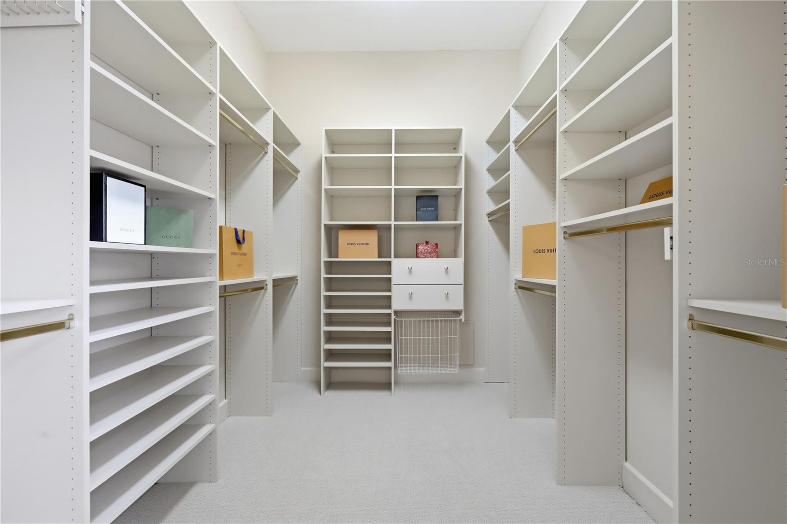 BAY HILL - Residential