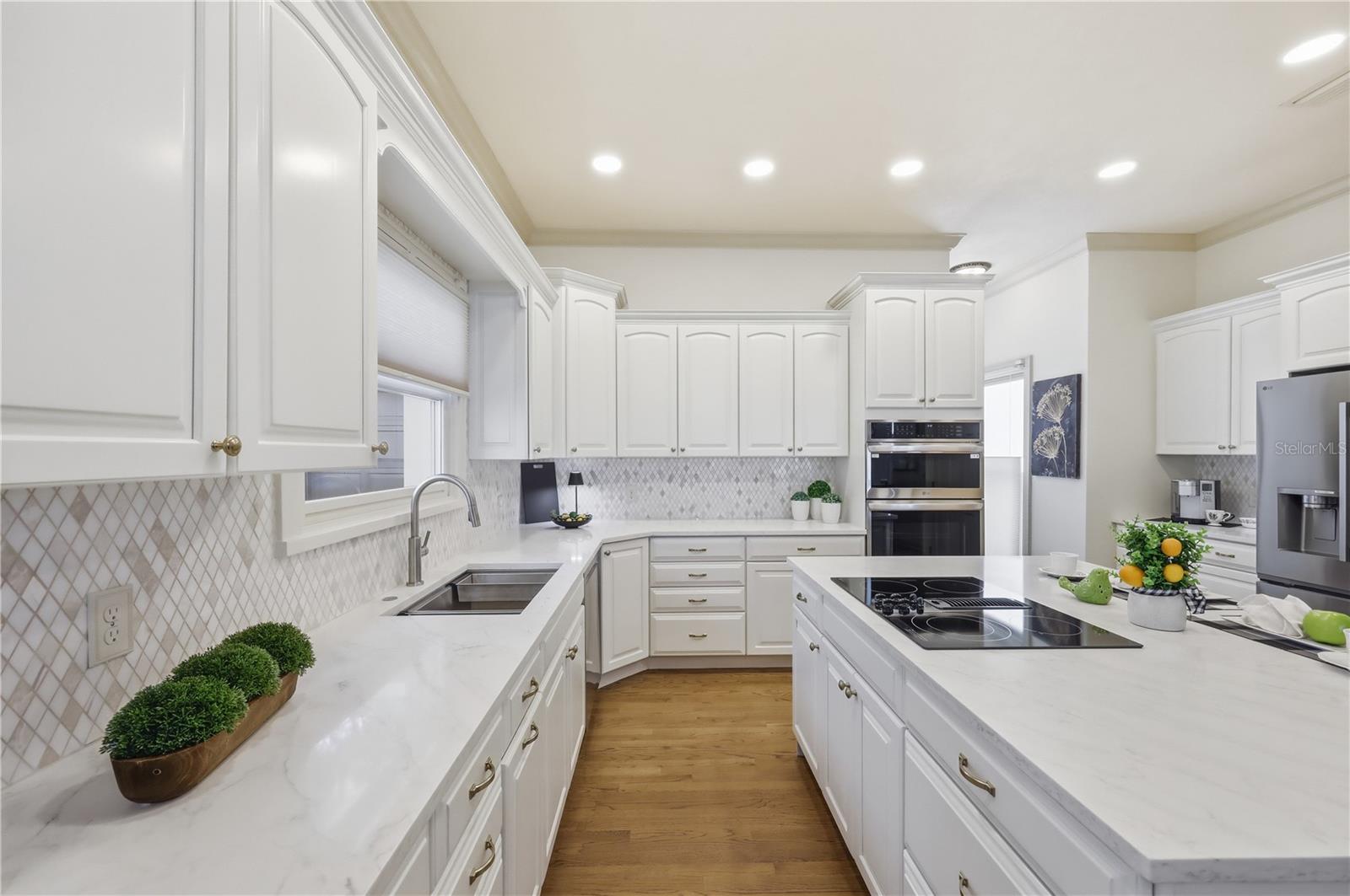 BAY HILL - Residential