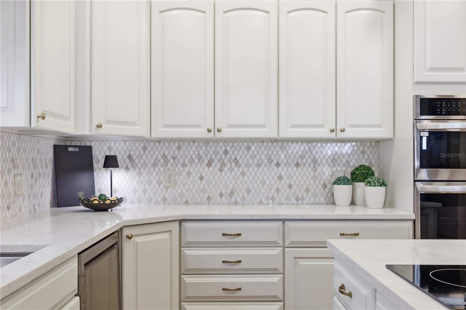 BAY HILL - Residential