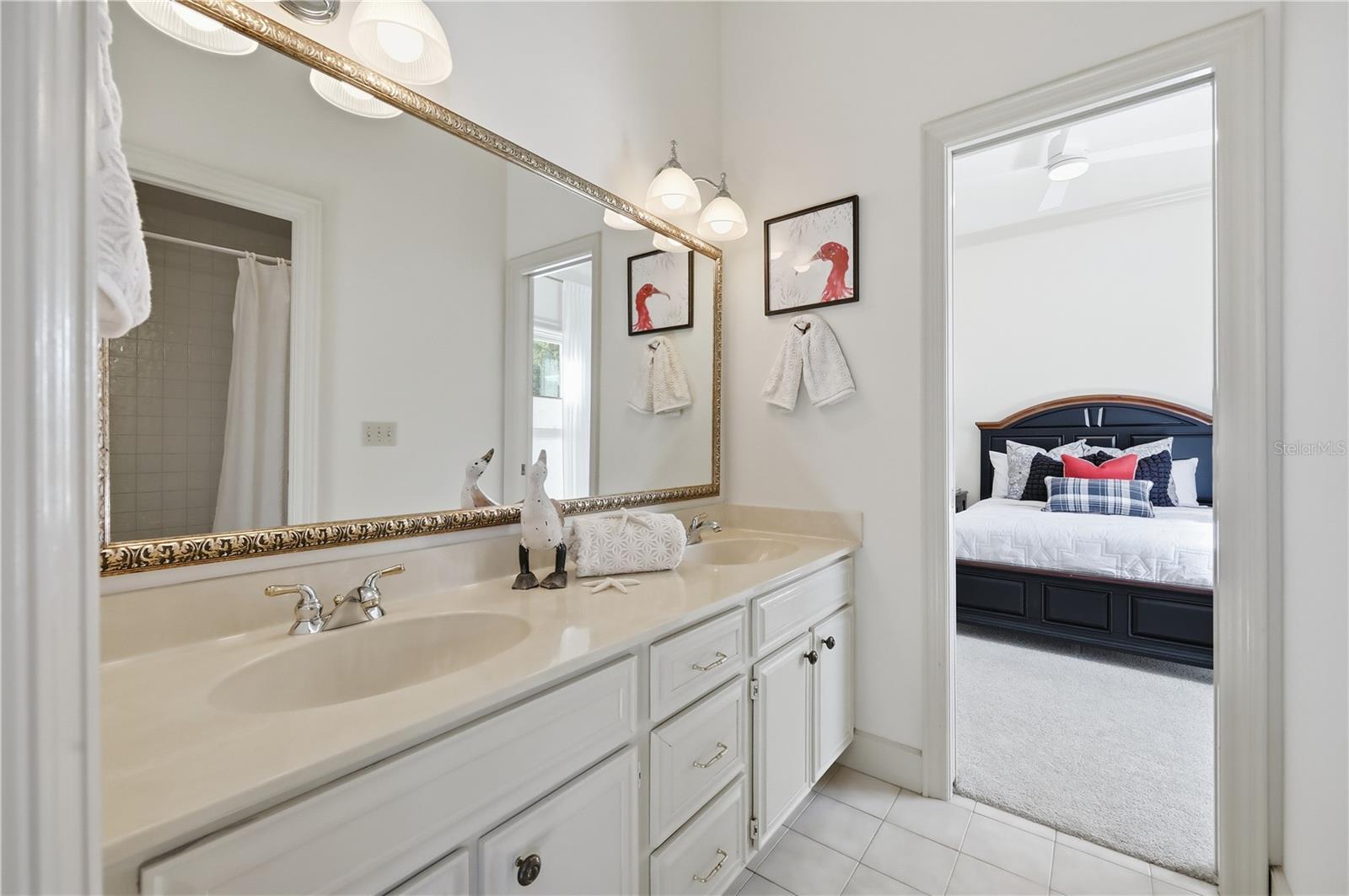 BAY HILL - Residential