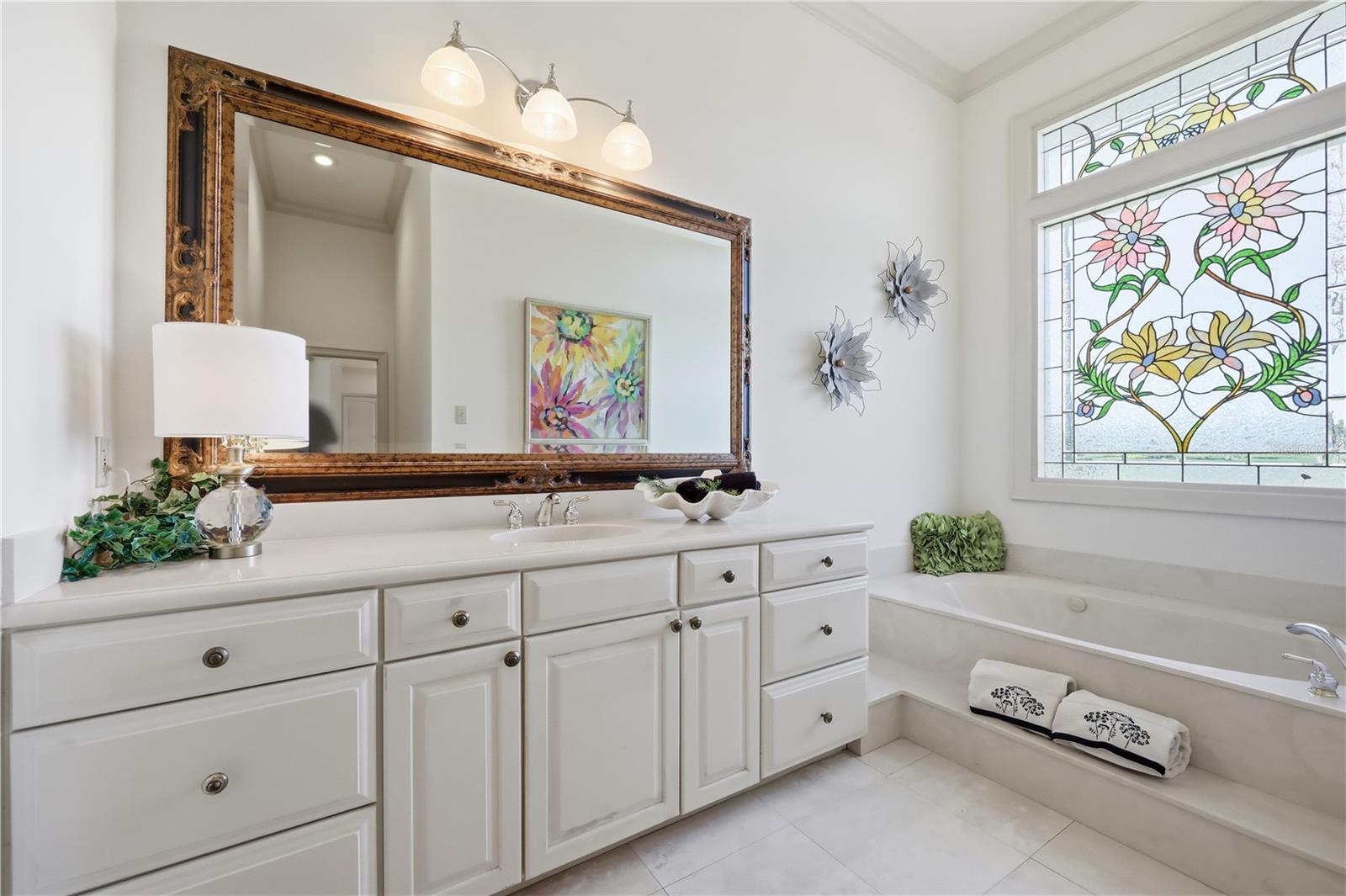 BAY HILL - Residential