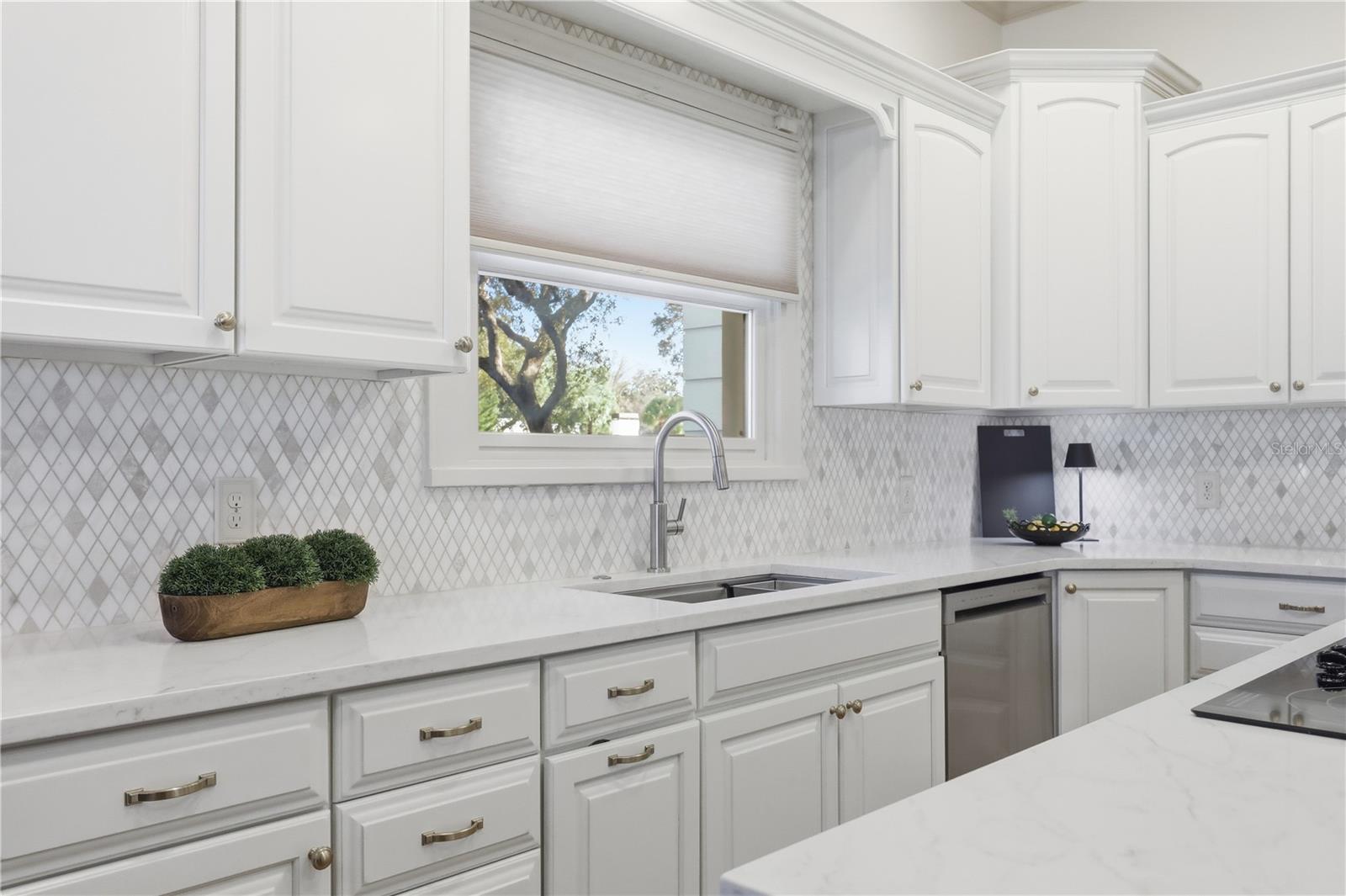 BAY HILL - Residential