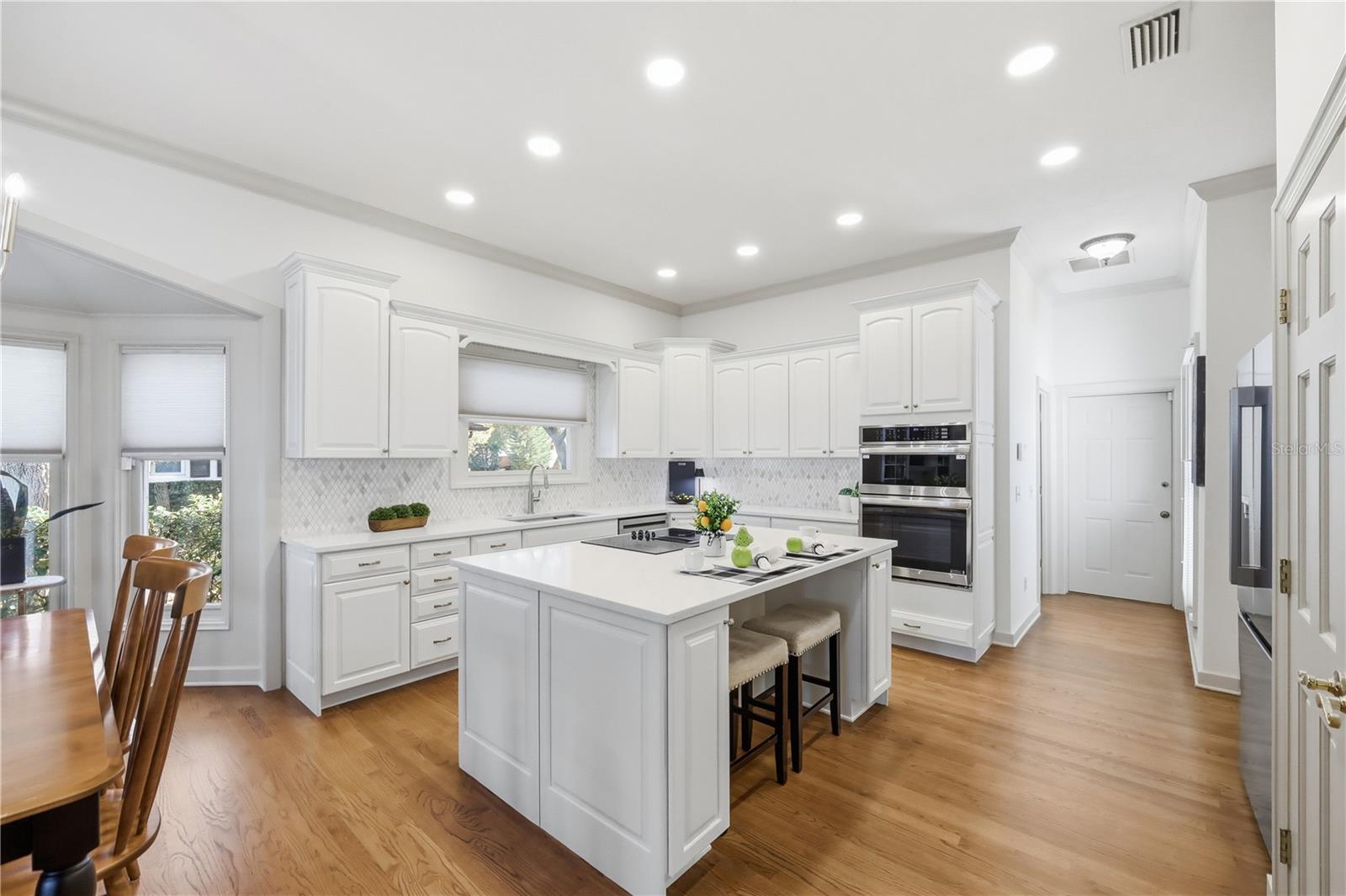 BAY HILL - Residential