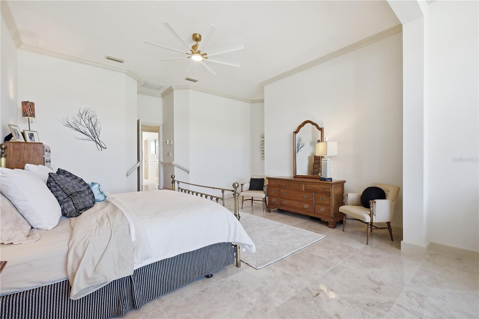 BAY HILL - Residential