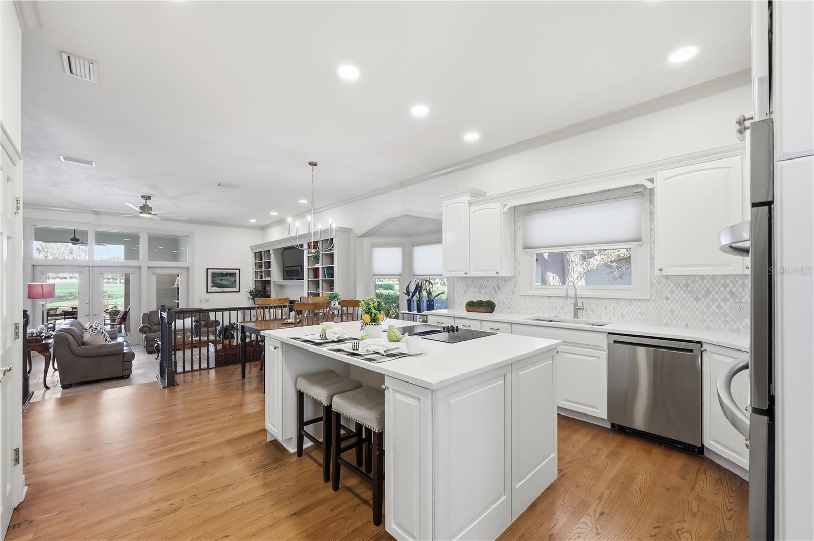 BAY HILL - Residential