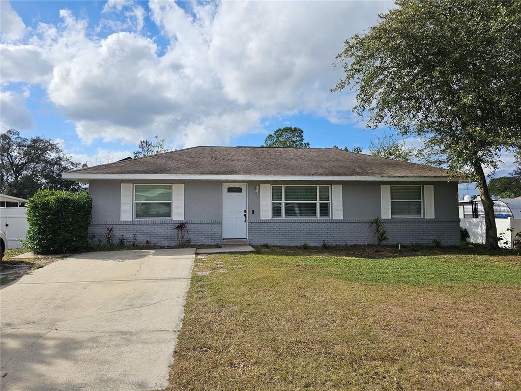 Photo of 2226 Evangelina Avenue, Deltona, FL 32725 (MLS # V4946775)